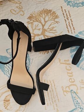 Wild Diva Black Suede Open-Toe Ankle Strap Block Heels SZ 8.5